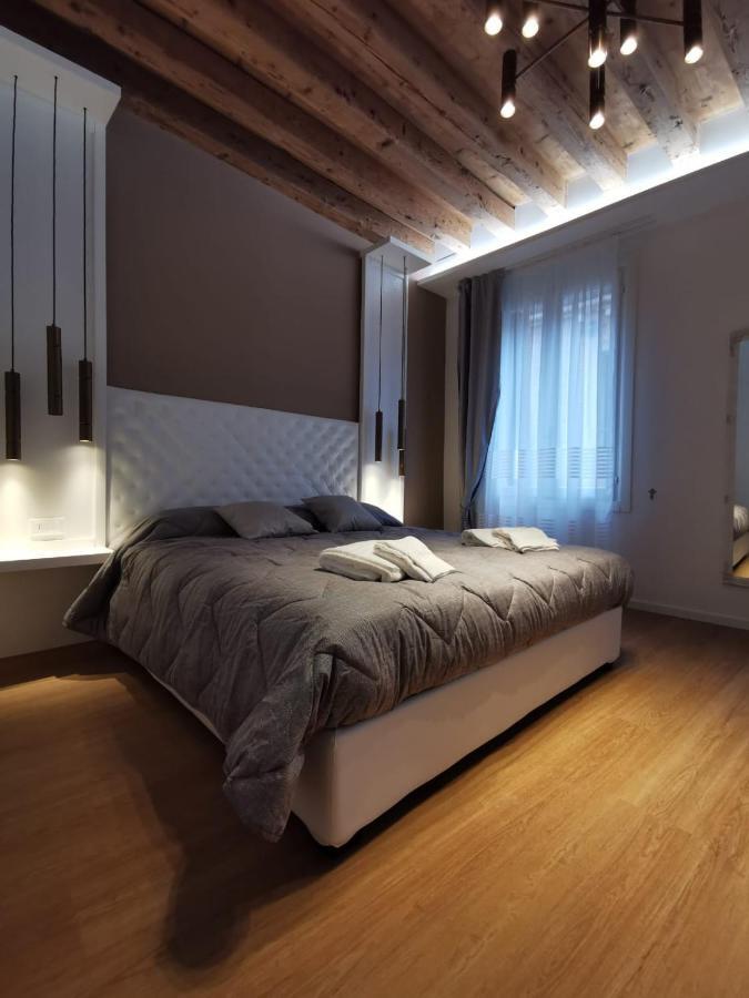 Deluxe 3 Bedroom Flat In Rialto 베니스 외부 사진