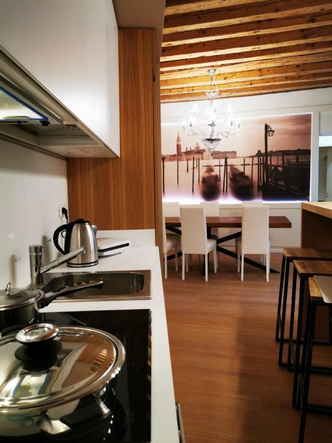 Deluxe 3 Bedroom Flat In Rialto 베니스 외부 사진